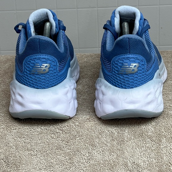 New Balance Fresh Foam More v3 Womens Size 10 Running Shoes Blue BARELY WORN - Picture 5 of 8